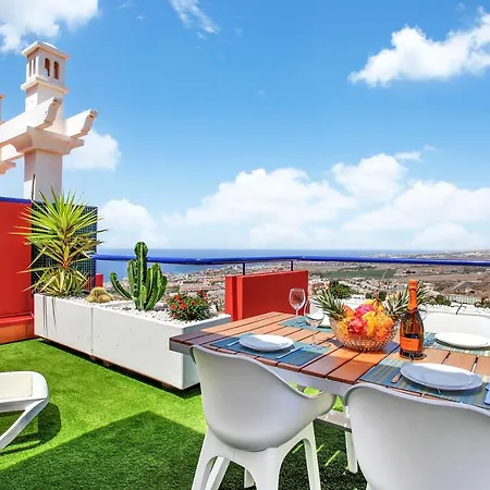 Wonderful View, Huge Terrace Solarium, Private Parking شقة أذيخي