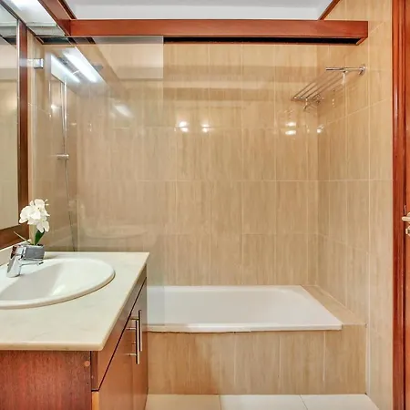 Wonderful View, Huge Terrace Solarium, Private Parking أذيخي
