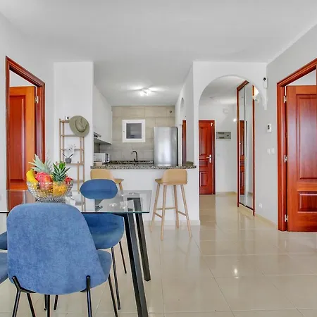 Wonderful View, Huge Terrace Solarium, Private Parking شقة *