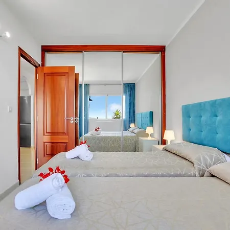 Wonderful View, Huge Terrace Solarium, Private Parking شقة