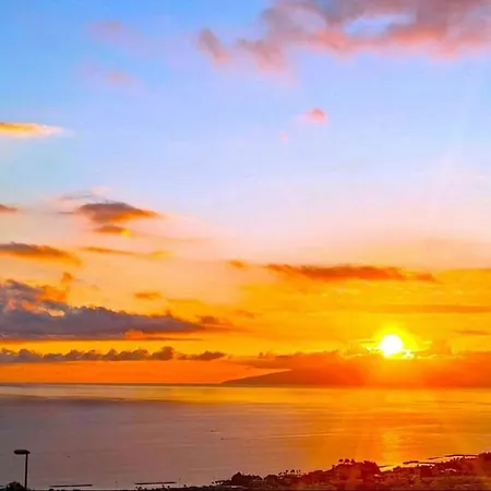 Wonderful View, Huge Terrace Solarium, Private Parking أذيخي